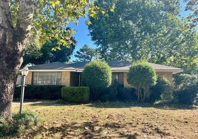 2nd image of 8 Burk Way, Del City, OK 73115 | MLS# 1195856