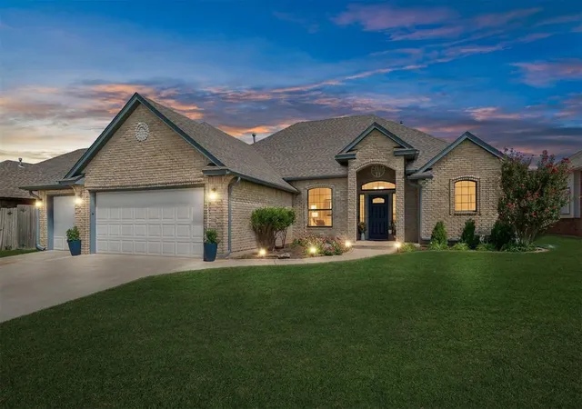 Photo 2 of Sale Pending at 817 Tea Rose Dr, Yukon, OK 73099 | MLS# 1195939 | Listing updated on 2026-09-14