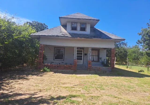 Photo 1 of Single family home for sale at 507 N 13th St, Frederick, OK 73542 | MLS# 1196029 | Listing updated on 2025-11-19