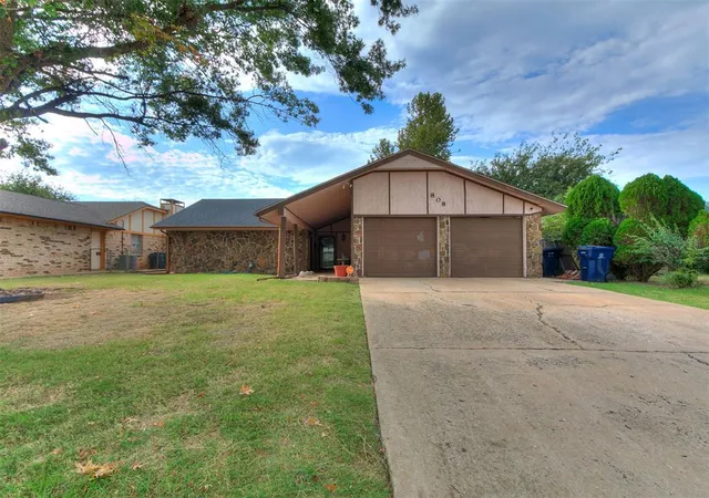 Photo 1 of Single family home for sale at 808 Nw 118th St, Oklahoma City, OK 73114 | MLS# 1196223 | Listing updated on 2025-10-16