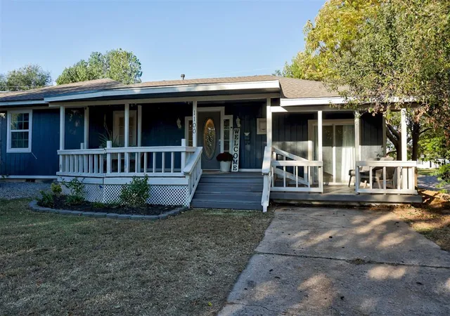3rd image of 1100 S 1St St, Yukon, OK 73099 | MLS# 1196369