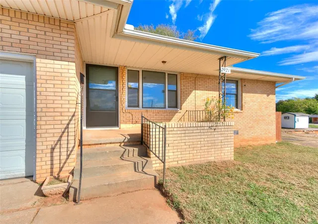 4th image of 2921 Ne 17Th St, Oklahoma City, OK 73111 | MLS# 1196460