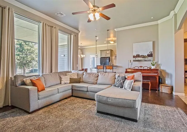 4th image of 9500 Russell Dr, Yukon, OK 73099 | MLS# 1196466