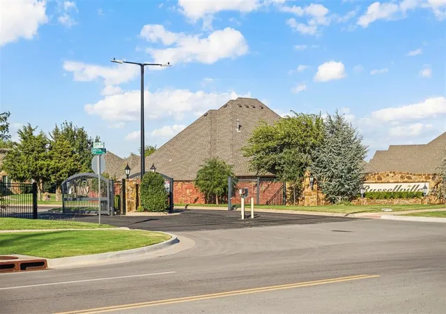 43rd image of 9500 Russell Dr, Yukon, OK 73099 | MLS# 1196466