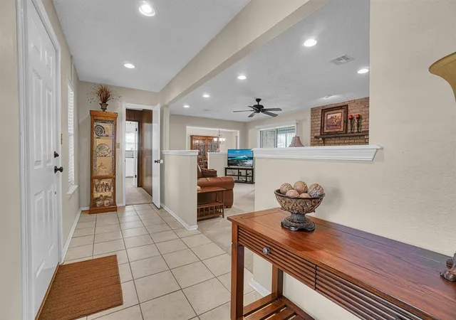 Photo 4 of Single family home for sale at 809 Canterbury Blvd, Altus, OK 73521 | MLS# 1196475 | Listing updated on 2025-10-23