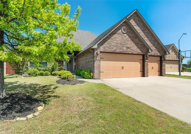 2nd image of 2828 Ryder Dr, Yukon, OK 73099 | MLS# 1196488