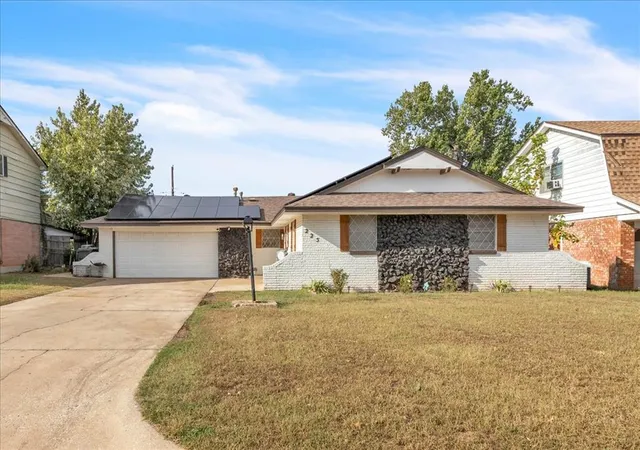 3rd image of 225 Randall Dr, Oklahoma City, OK 73110 | MLS# 1196546