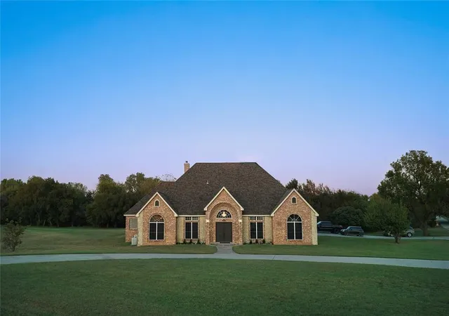 Photo 4 of Single family home for sale at 900 N Jensen Ln, Yukon, OK 73099 | MLS# 1196656 | Listing updated on 2026-09-15