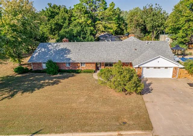 1st image of 2420 Pearl St, Chickasha, OK 73018 | MLS# 1196820