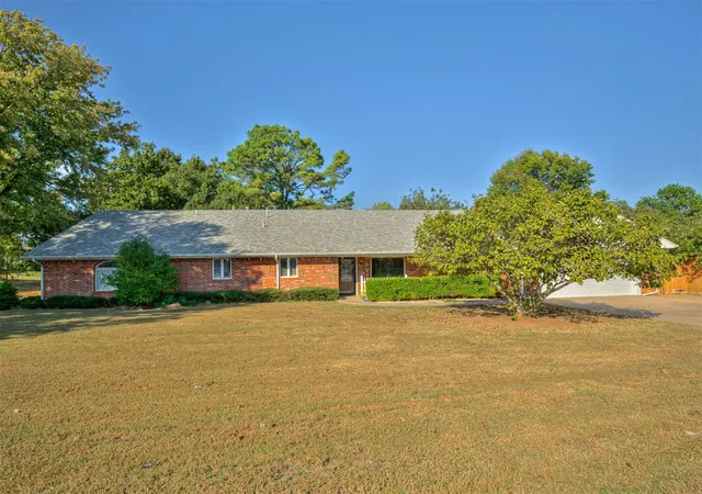 2nd image of 2420 Pearl St, Chickasha, OK 73018 | MLS# 1196820