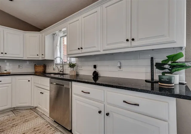 5th image of 2420 Pearl St, Chickasha, OK 73018 | MLS# 1196820