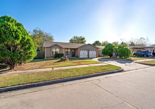 2nd image of 1712 Se 12th St, Moore, OK 73160 | MLS# 1197096