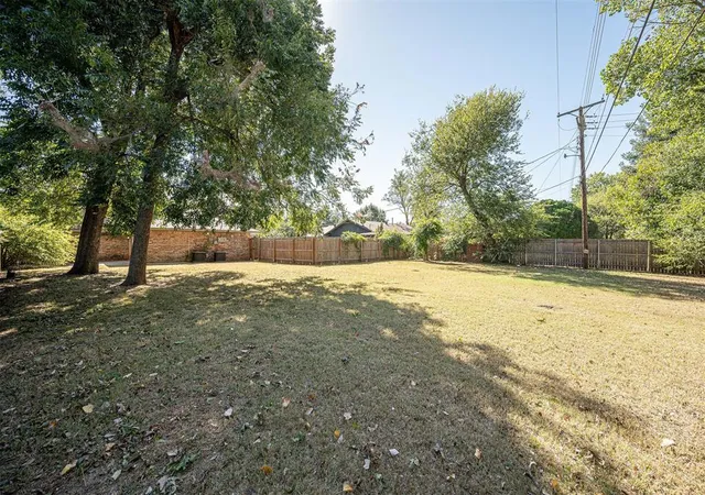 Listing Photo 2 - Condo for sale in building located at 1841 NW 42nd St, Oklahoma City, OK 73118 - Unit #