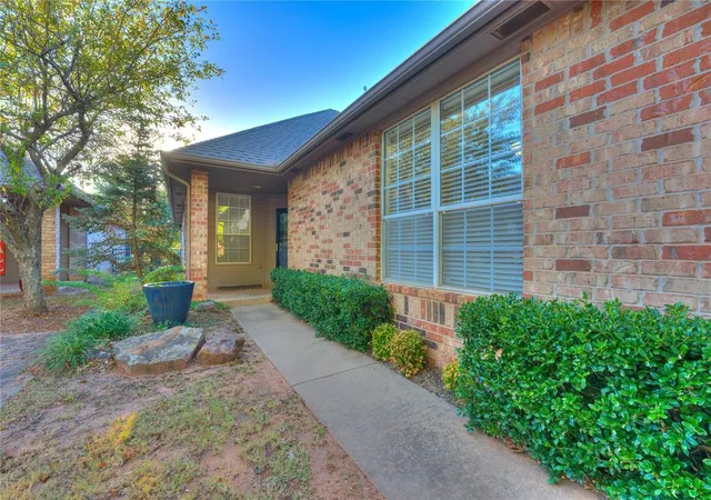 Photo 3 of Single family home for sale at 3941 Tamarac Ct, Edmond, OK 73003 | MLS# 1197219 | Listing updated on 2025-10-29