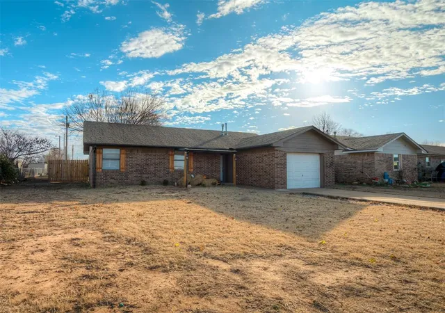 2nd image of 2505 S 34th St, Chickasha, OK 73018 | MLS# 1197246