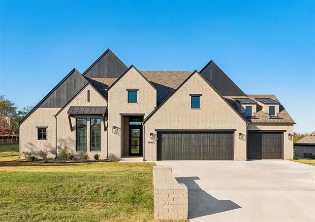 Single family home for sale at 18455 Sleepy Deer Hollow, Norman, OK 73072 | MLS# 1197334