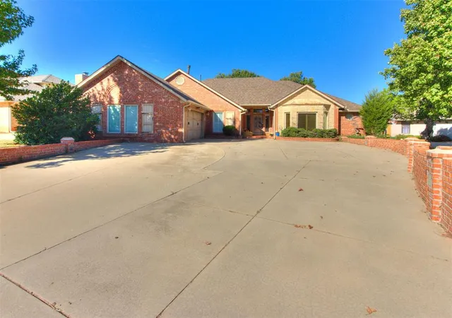 4th image of 12021 Shady Trail Ln, Oklahoma City, OK 73120 | MLS# 1197541