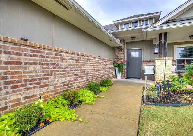 Photo 3 of Single family home for sale at 2713 Pebble Creek St, Moore, OK 73160 | MLS# 1197567 | Listing updated on 2026-02-04
