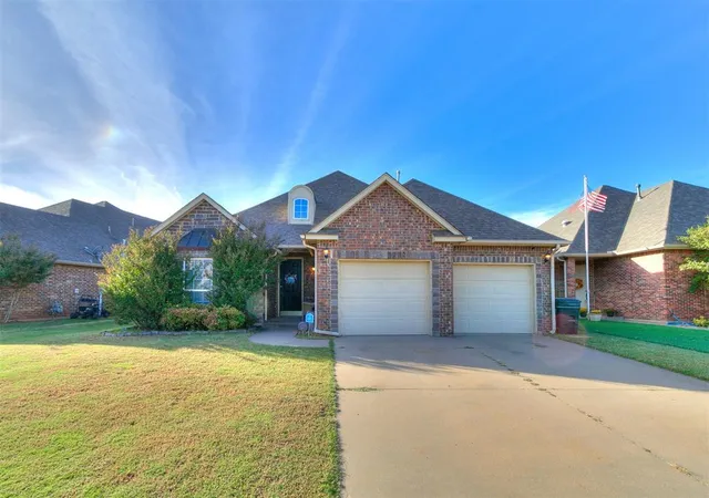 Photo 2 of Single family home for sale at 1009 Ashwood Ln, Moore, OK 73160 | MLS# 1197569 | Listing updated on 2026-01-27