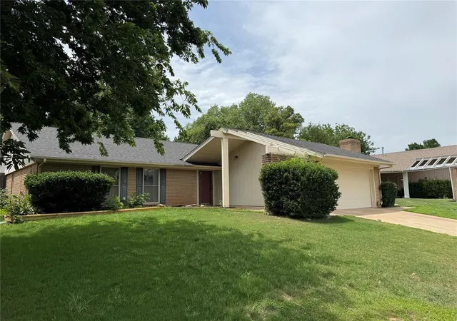 Homes for sale in Oklahoma City, OK | 10429 Bayberry Dr, Oklahoma City, OK 73162 | MLS# 1197692
