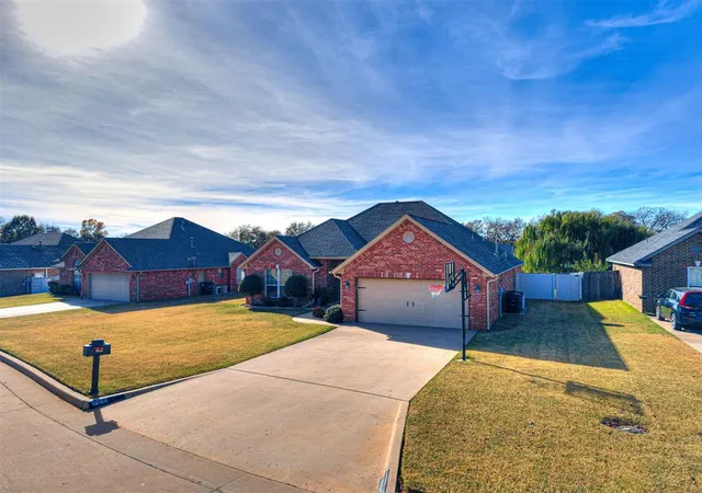2nd image of 1602 Cedar Bend Ct, Shawnee, OK 74804 | MLS# 1197870