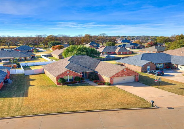 3rd image of 1602 Cedar Bend Ct, Shawnee, OK 74804 | MLS# 1197870