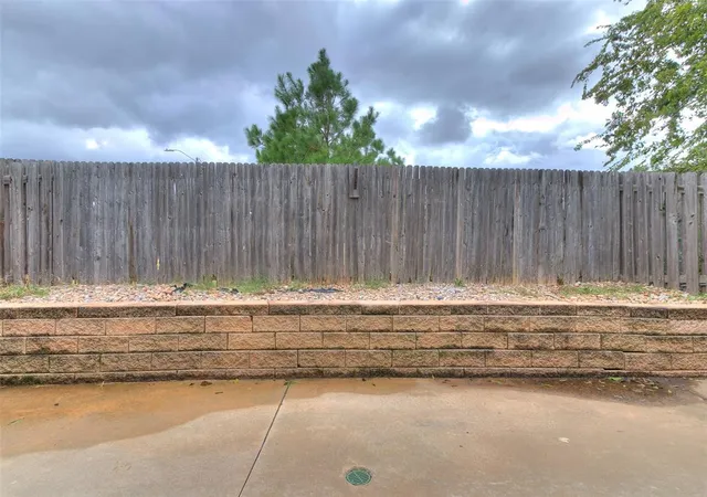 2nd image of 918 Sw 92nd St, Oklahoma City, OK 73139 | MLS# 1197912
