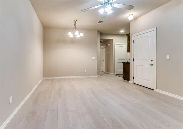 4th image of 918 Sw 92Nd St, Oklahoma City, OK 73139 | MLS# 1197912