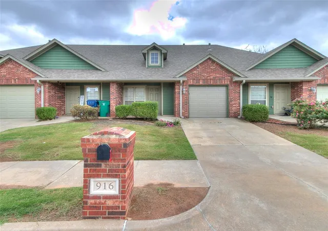 1st image of 922 Sw 92nd St, Oklahoma City, OK 73139 | MLS# 1197913