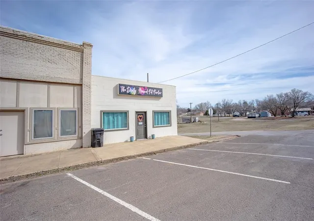 1st image of 200 N Main St, Washington, OK 73093 | MLS# 1197970
