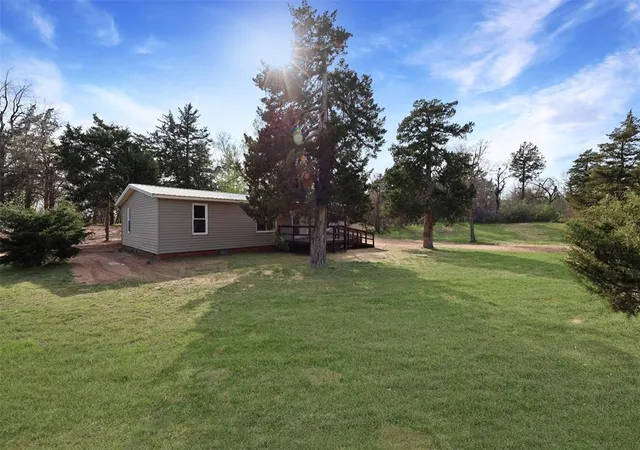 Photo 2 of Single Family Residence at 430 Murphy Dr, Crescent, OK 73028 | MLS# 1198116 | | Sold on 2025-11-22