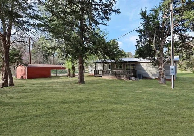 Photo 5 of Single Family Residence at 430 Murphy Dr, Crescent, OK 73028 | MLS# 1198116 | | Sold on 2025-11-22