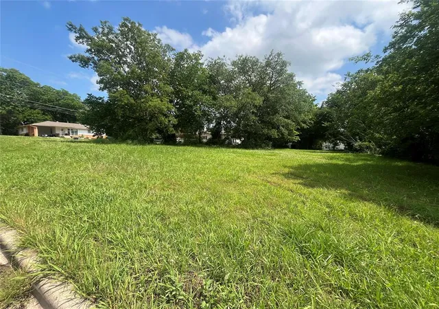 Photo 2 of Land for sale at 1119 E 11th Street, Shawnee, OK 74801 | MLS# 1198257 | Listing updated on 2025-12-30