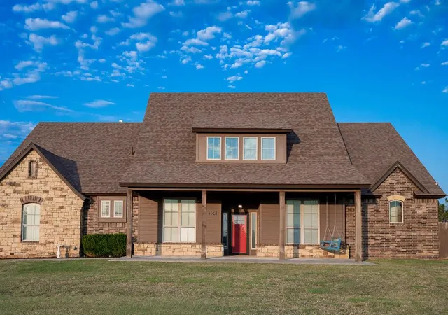 1st image of 304 E Remuda East St, Yukon, OK 73099 | MLS# 1198258