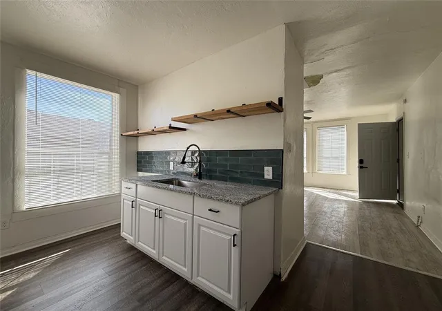 2nd image of 1815 W Park Pl, Oklahoma City, OK 73106 | MLS# 1198262
