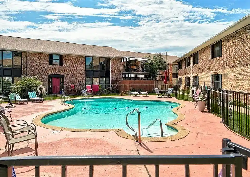 Listing Photo 2 - Condo for sale in 2525 NW 62nd St located at 2525 NW 62nd St, Oklahoma, OK 73112 - Unit #201
