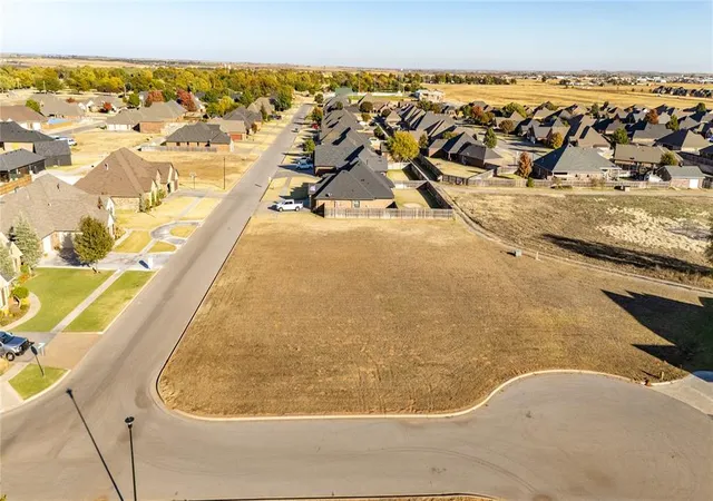 3rd image of 2000 Clubhouse Dr, Weatherford, OK 73096 | MLS# 1199608