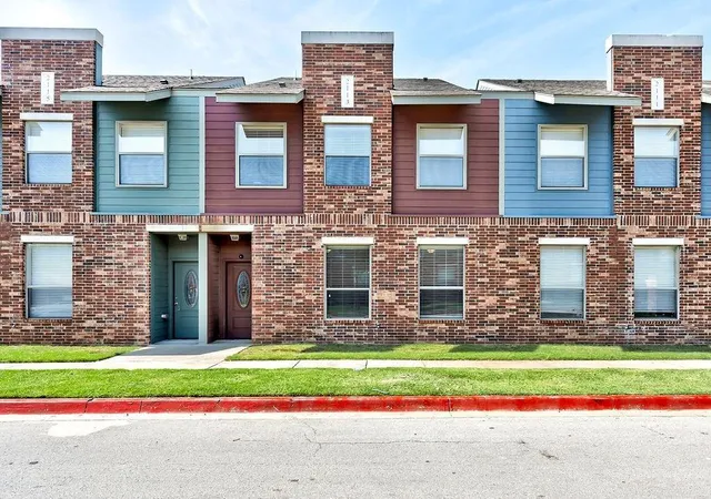 3rd image of 2113 Houston Ave, Norman, OK 73071 | MLS# 1199808