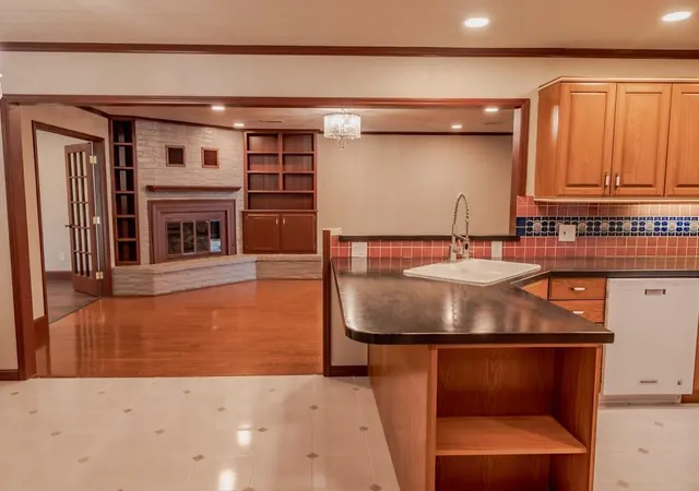 4th image of 11700 Shasta Ln, Oklahoma City, OK 73162 | MLS# 1199908