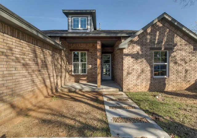 2nd image of 10121 Saint Patrick Dr, Oklahoma City, OK 73130 | MLS# 1199925