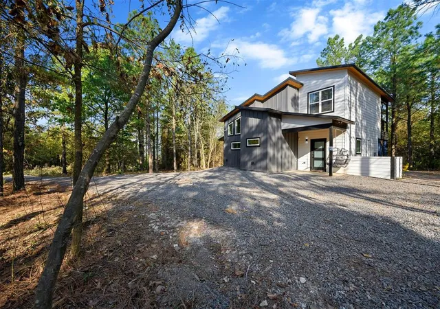 Photo 4 of Single family home for sale at 755 Lukfata Frk Trl, Broken Bow, OK 74728 | MLS# 1199941 | Listing updated on 2026-04-26
