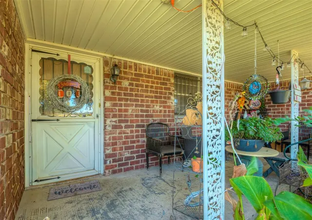 Photo 3 of Single family home for sale at 525 Brookside Ter, Moore, OK 73160 | MLS# 1200111 | Listing updated on 2025-12-11