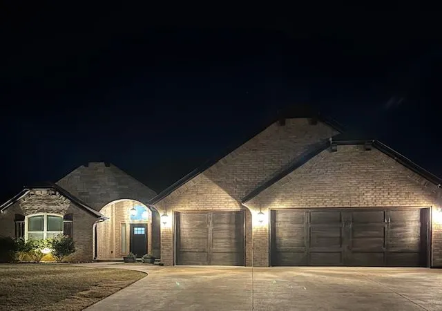 1st image of 304 Swingman Ct, Yukon, OK 73099 | MLS# 1200135