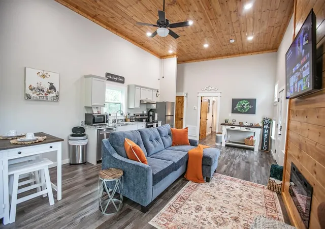 3rd image of 934 Lukfata Fork Trl, Broken Bow, OK 74728 | MLS# 1200168