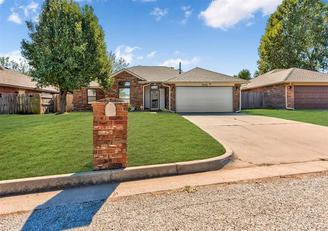 2nd image of 10124 Fairfax Ln, Yukon, OK 73099 | MLS# 1200201