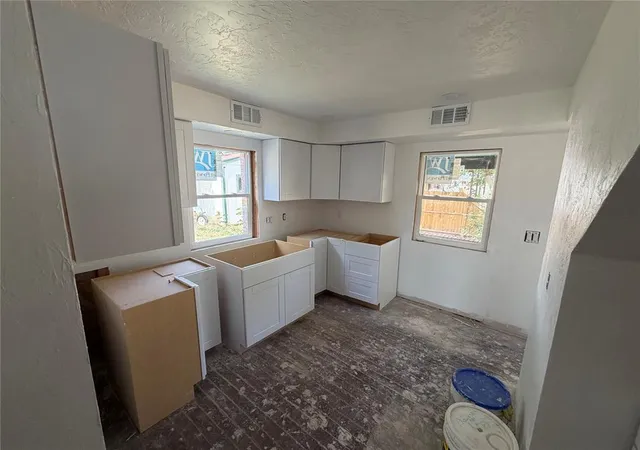Photo 4 of Single family home for sale at 306 E Elm St, Hinton, OK 73047 | MLS# 1200584 | Listing updated on 2026-09-03