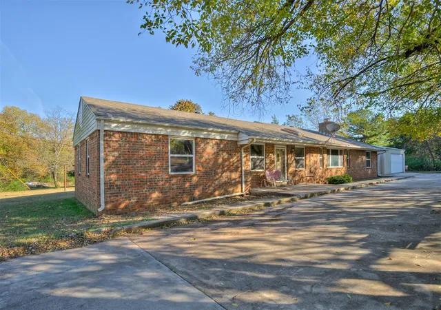 3rd image of 29 Walker Ln, Mc Loud, OK 74851 | MLS# 1200724