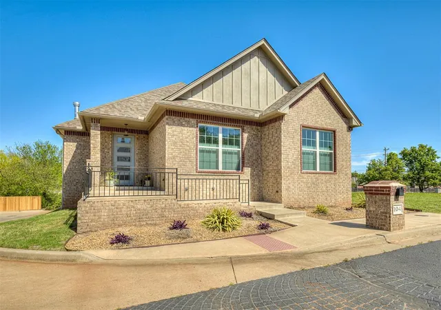 2nd image of 104 Rue De Montserrat, Norman, OK 73071 | MLS# 1200801