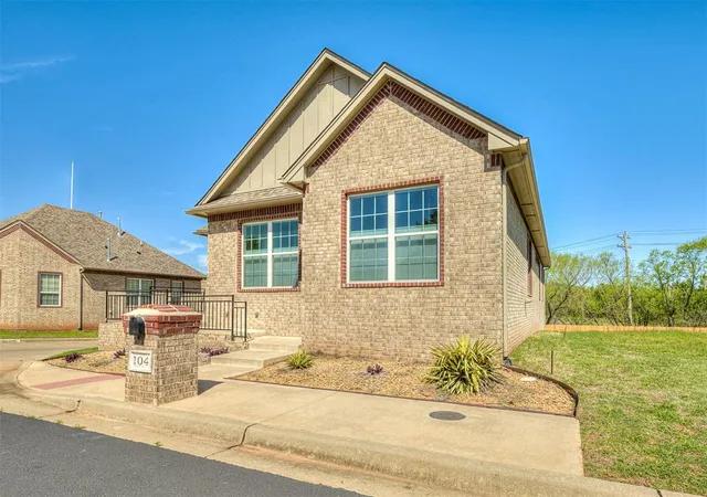 4th image of 104 Rue De Montserrat, Norman, OK 73071 | MLS# 1200801