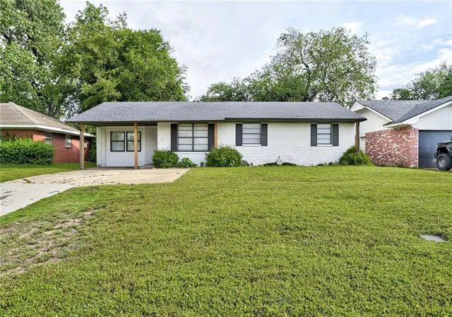 1st image of 1419 E Robinson St, Norman, OK 73071 | MLS# 1200879